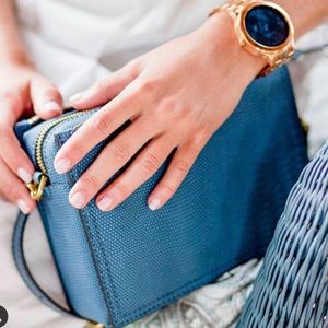 BLUE FOSSIL CROSS BODY!